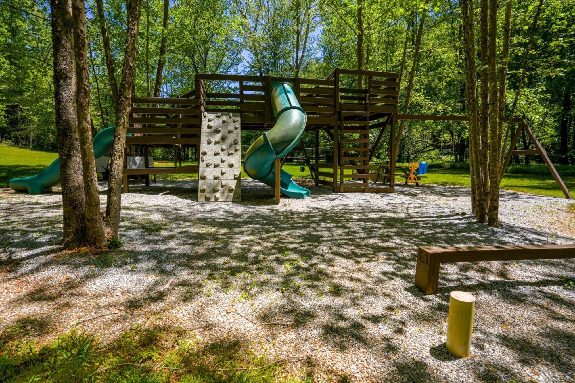 The Big Little Cabin - Hot Tub & Playground Dahlonega Exteriér fotografie