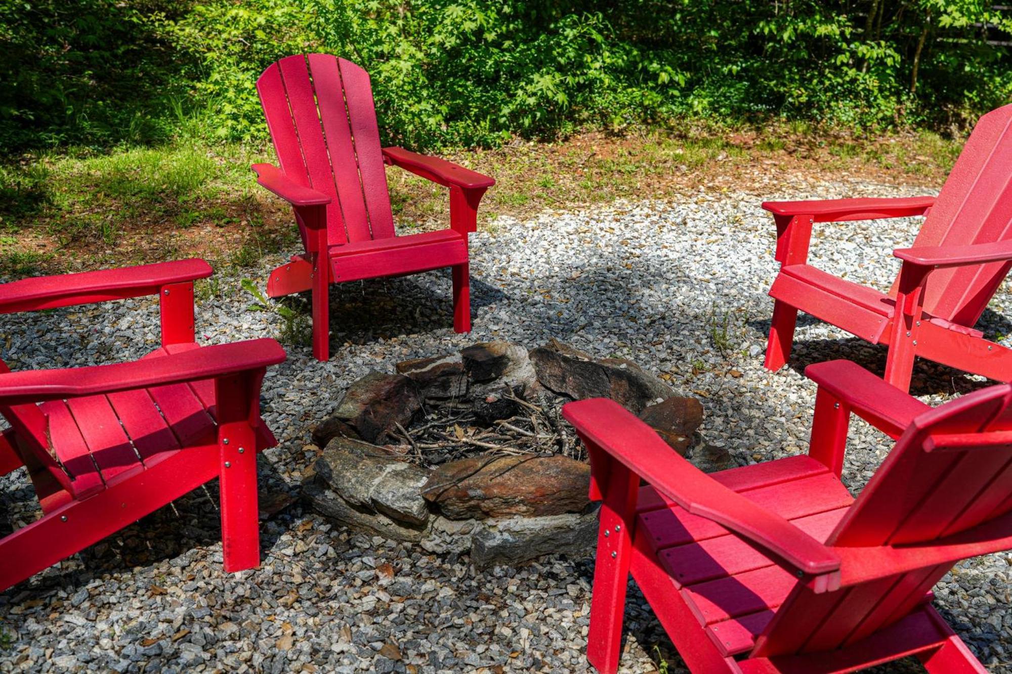 The Big Little Cabin - Hot Tub & Playground Dahlonega Exteriér fotografie