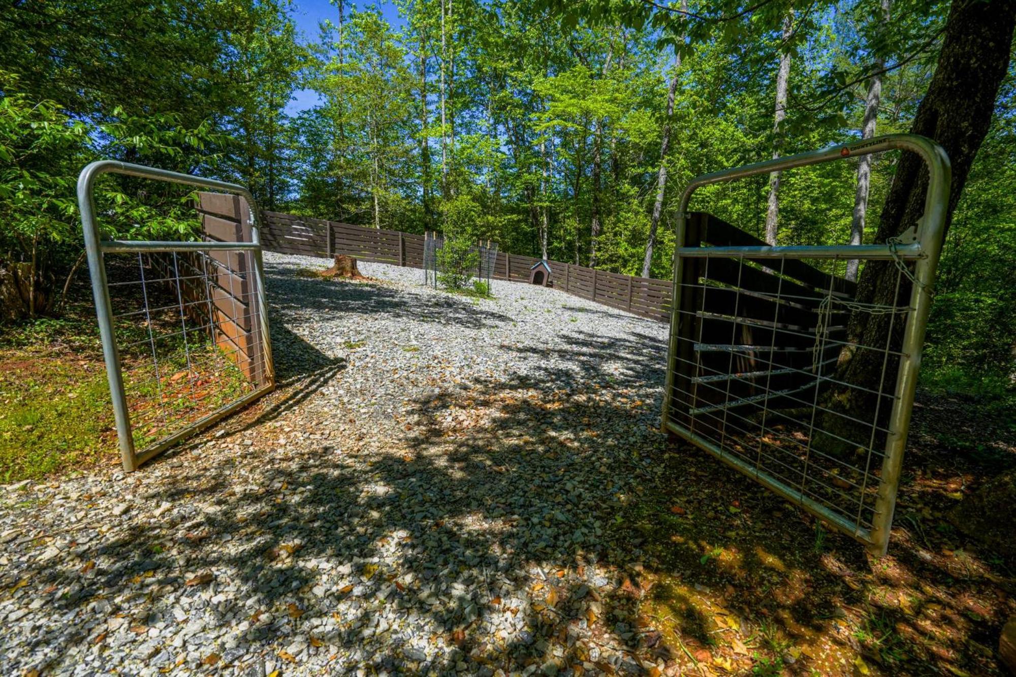 The Big Little Cabin - Hot Tub & Playground Dahlonega Exteriér fotografie