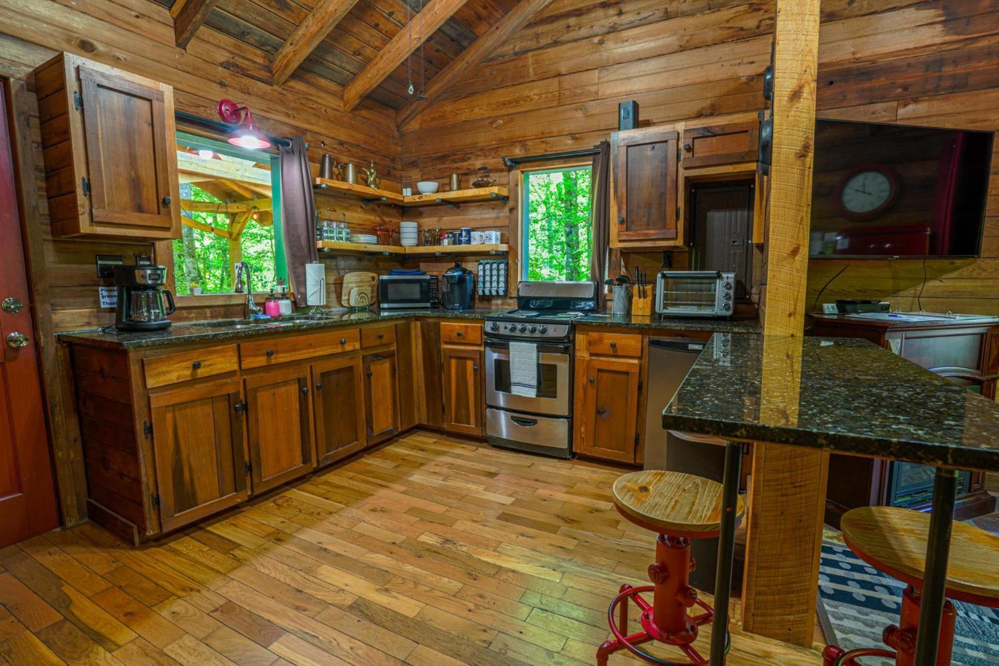 The Big Little Cabin - Hot Tub & Playground Dahlonega Exteriér fotografie