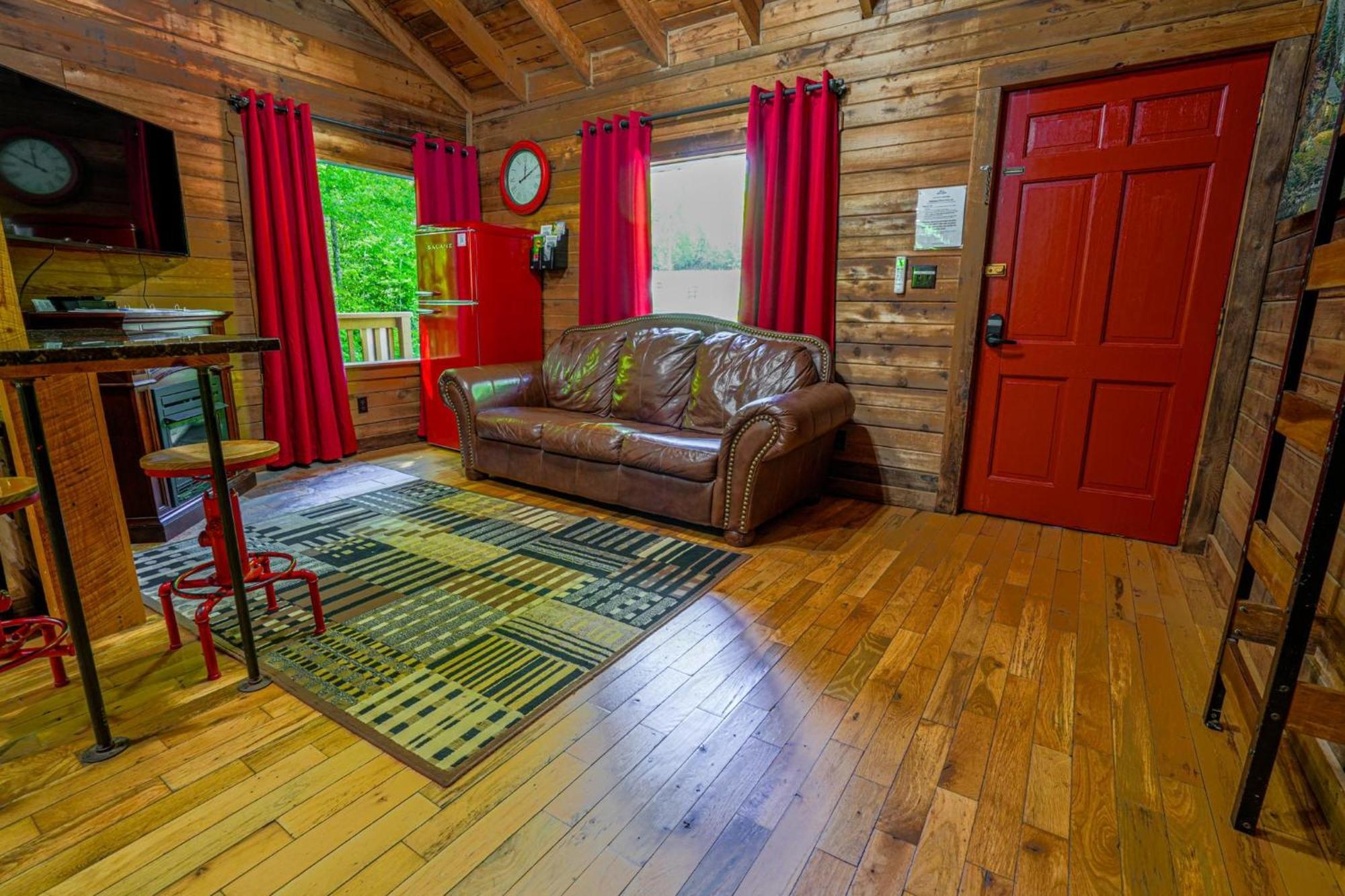 The Big Little Cabin - Hot Tub & Playground Dahlonega Exteriér fotografie