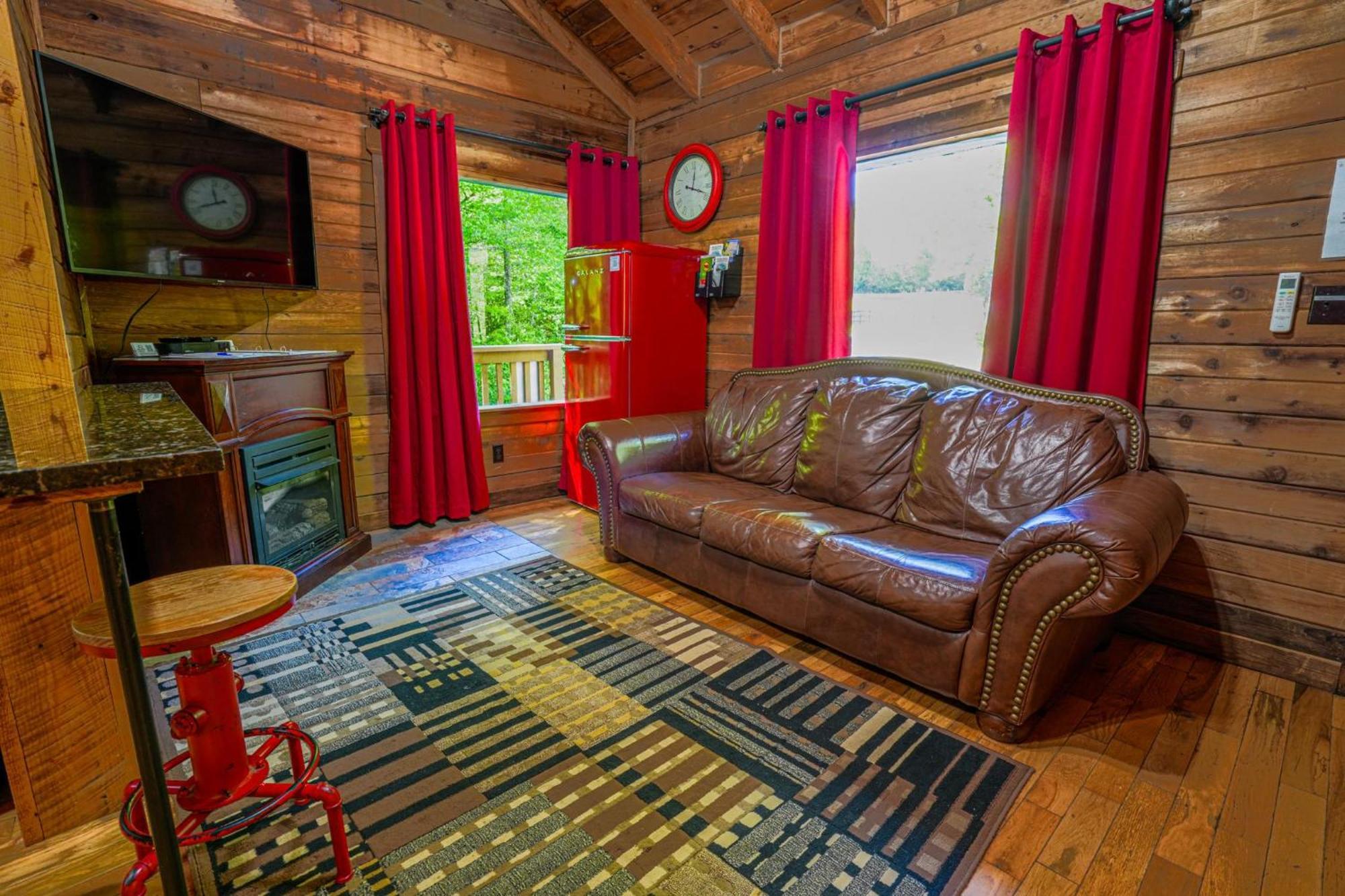 The Big Little Cabin - Hot Tub & Playground Dahlonega Exteriér fotografie